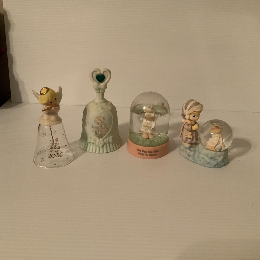 4 Precious Moments Figures